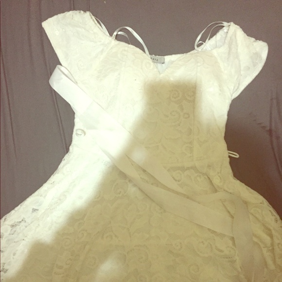 Semi formal white dress - Picture 1 of 2
